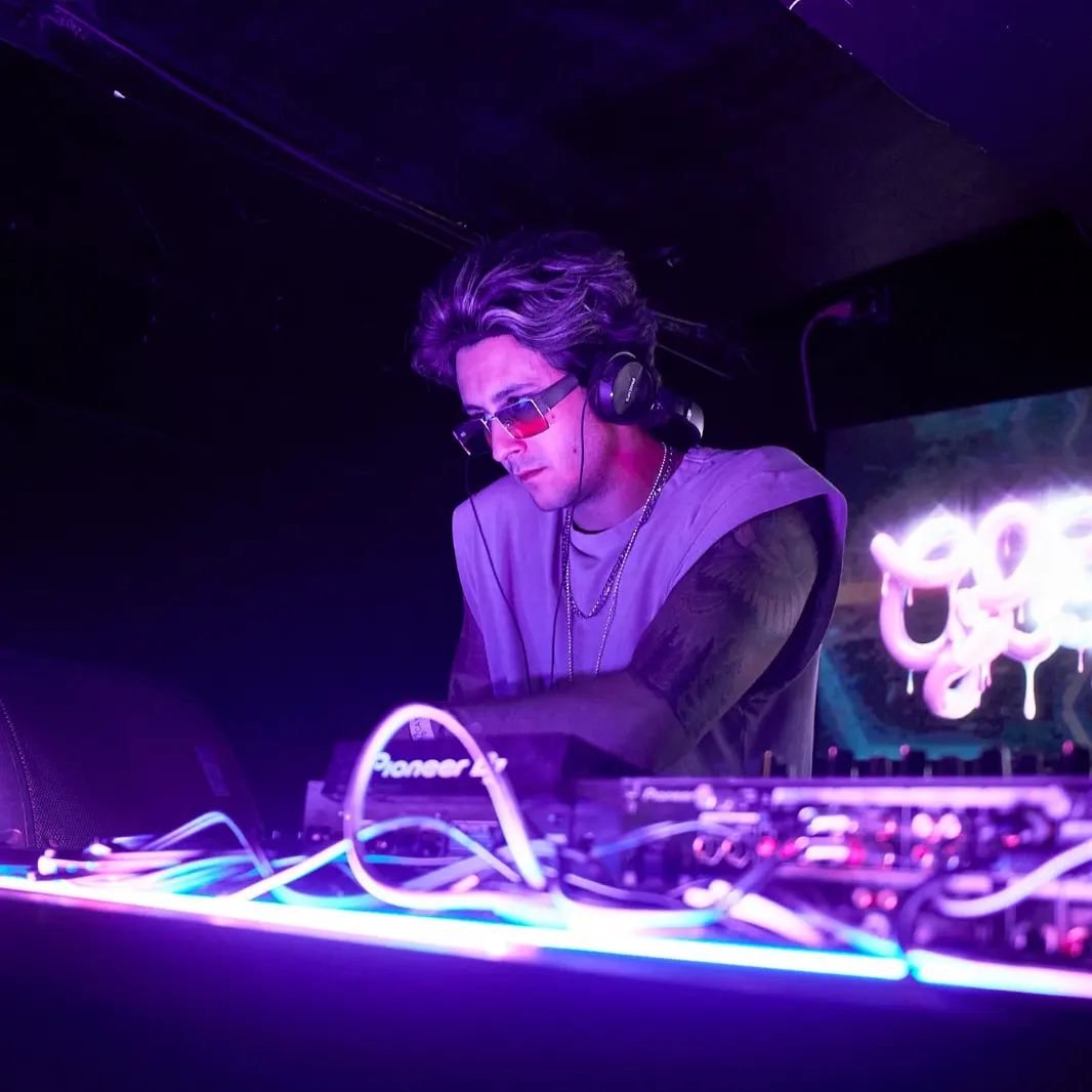 Close view of PICAZZO mixing under purple light